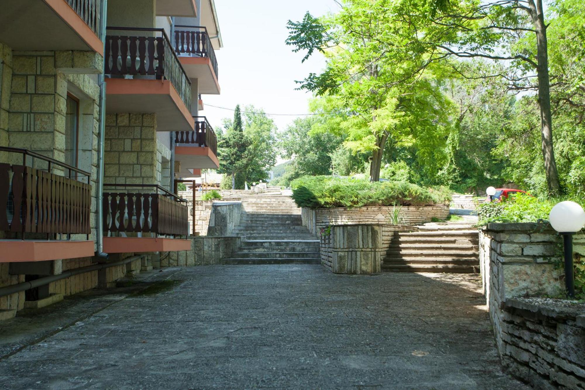 Bisser Hotel - Free Parking - Free Pool Access Balchik Esterno foto