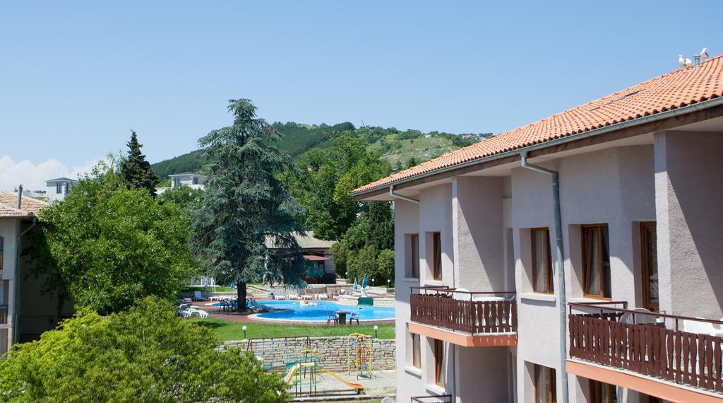 Bisser Hotel - Free Parking - Free Pool Access Balchik Esterno foto