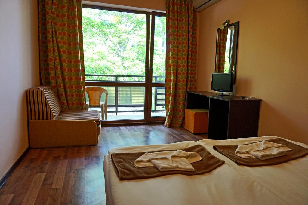Bisser Hotel - Free Parking - Free Pool Access Balchik Esterno foto