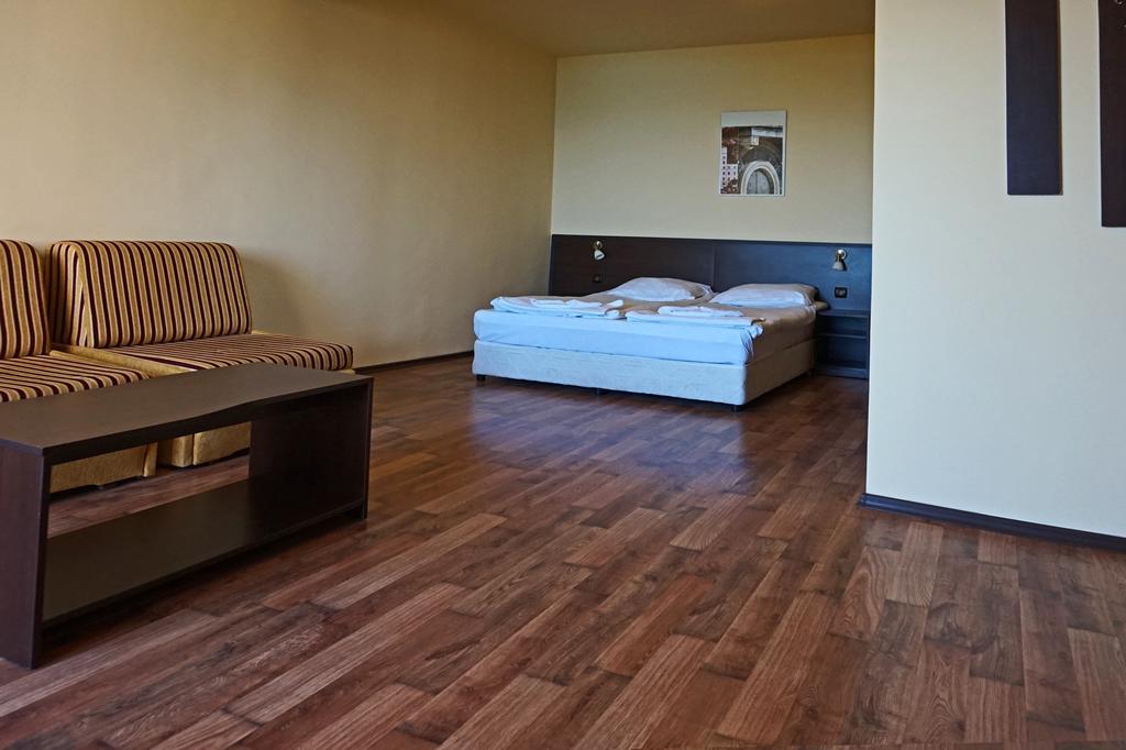 Bisser Hotel - Free Parking - Free Pool Access Balchik Esterno foto