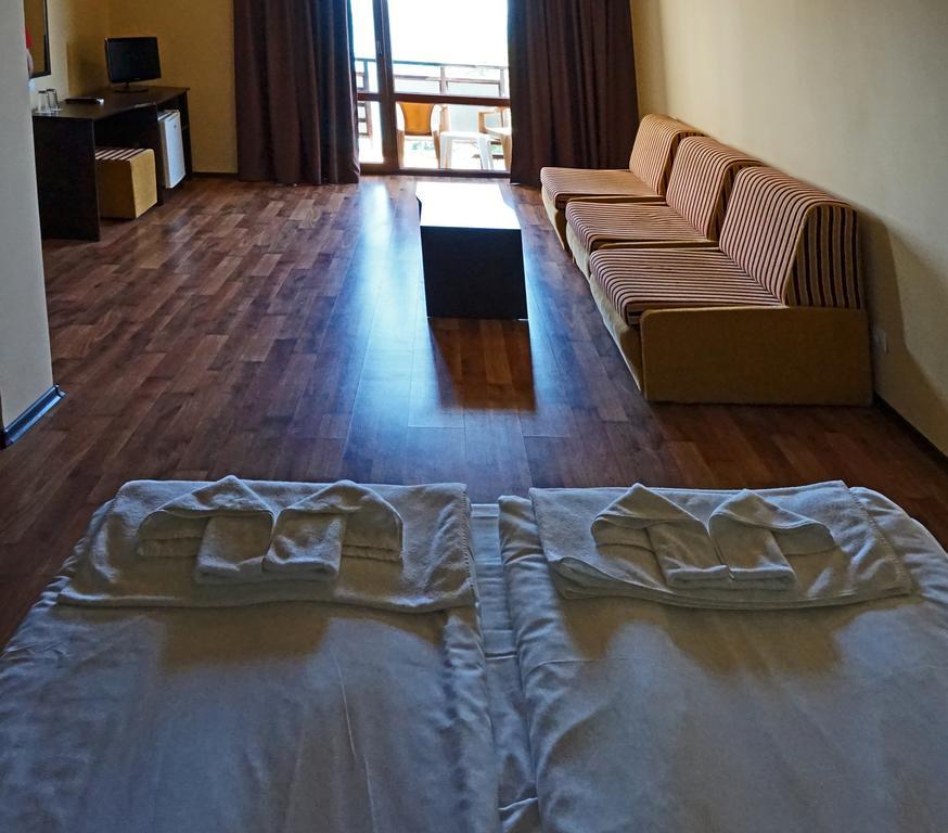 Bisser Hotel - Free Parking - Free Pool Access Balchik Esterno foto
