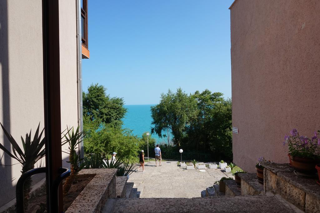 Bisser Hotel - Free Parking - Free Pool Access Balchik Esterno foto