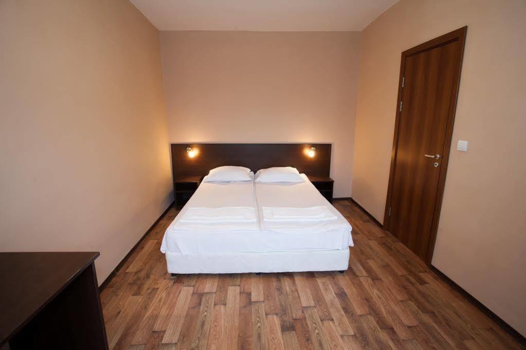 Bisser Hotel - Free Parking - Free Pool Access Balchik Esterno foto