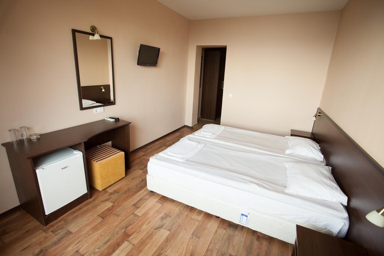 Bisser Hotel - Free Parking - Free Pool Access Balchik Esterno foto
