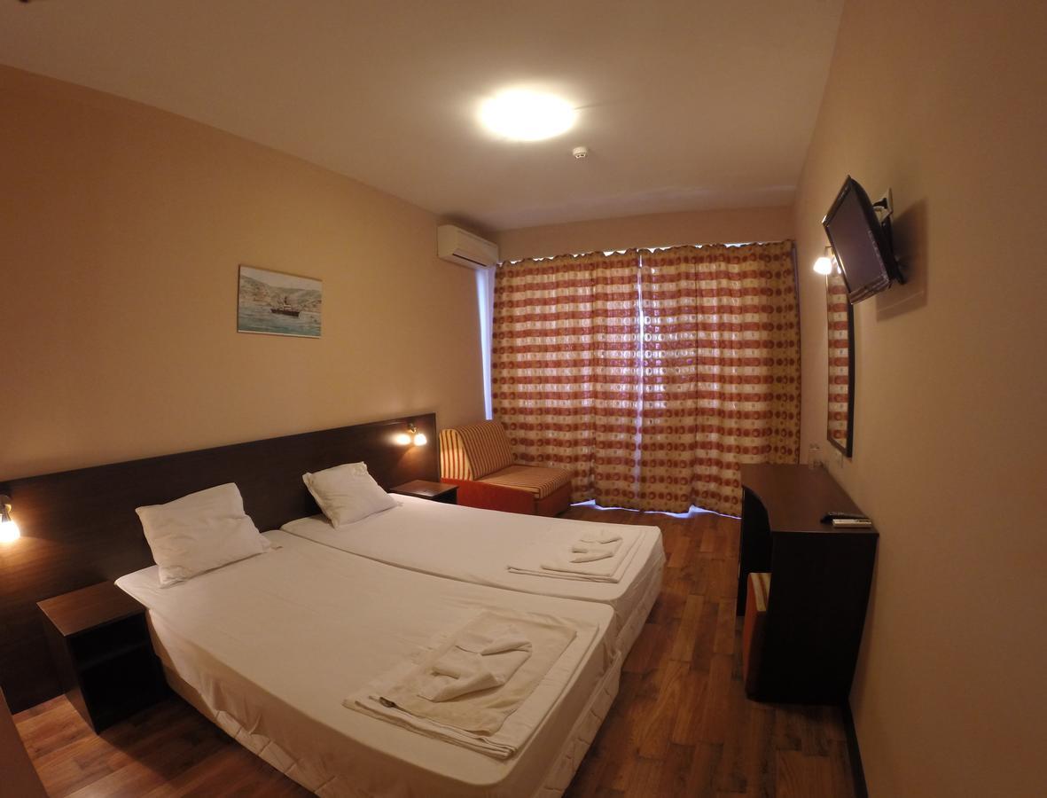 Bisser Hotel - Free Parking - Free Pool Access Balchik Esterno foto