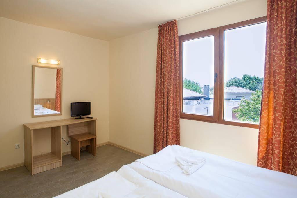 Bisser Hotel - Free Parking - Free Pool Access Balchik Esterno foto